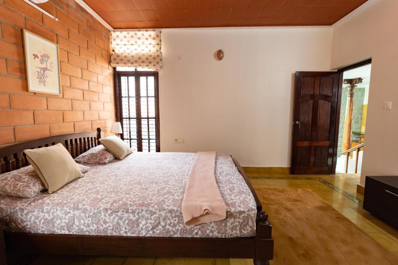 Luho Stone House Bed & Breakfast Bangalore Exterior photo