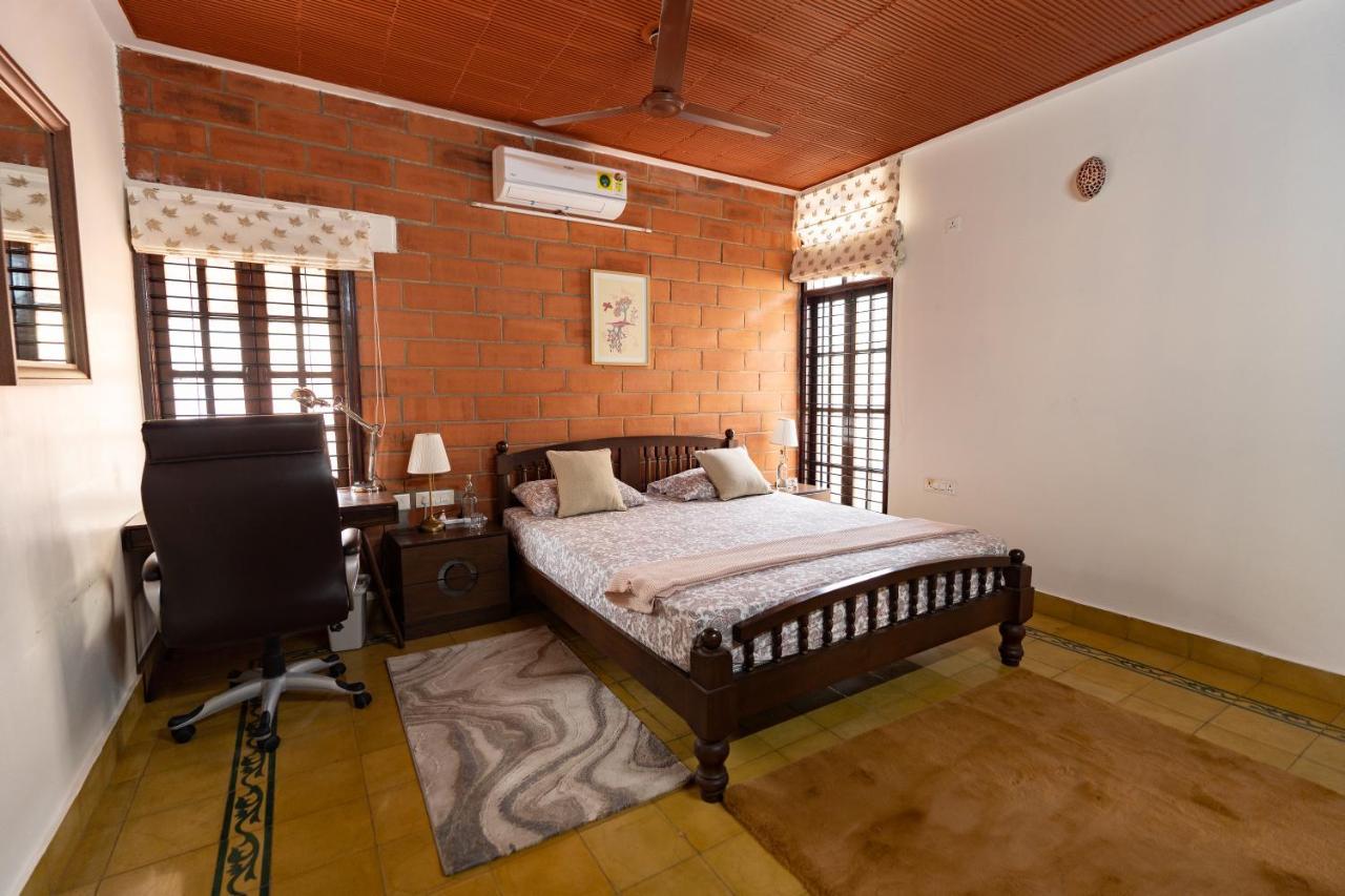 Luho Stone House Bed & Breakfast Bangalore Exterior photo